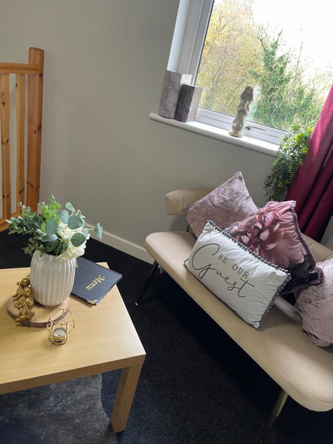 The Hedges Hotel Stranocum Екстер'єр фото