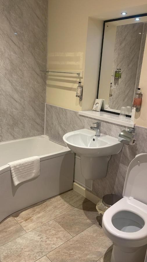 The Hedges Hotel Stranocum Екстер'єр фото