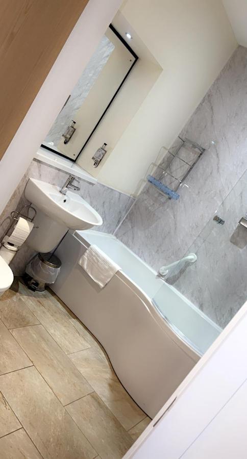 The Hedges Hotel Stranocum Екстер'єр фото