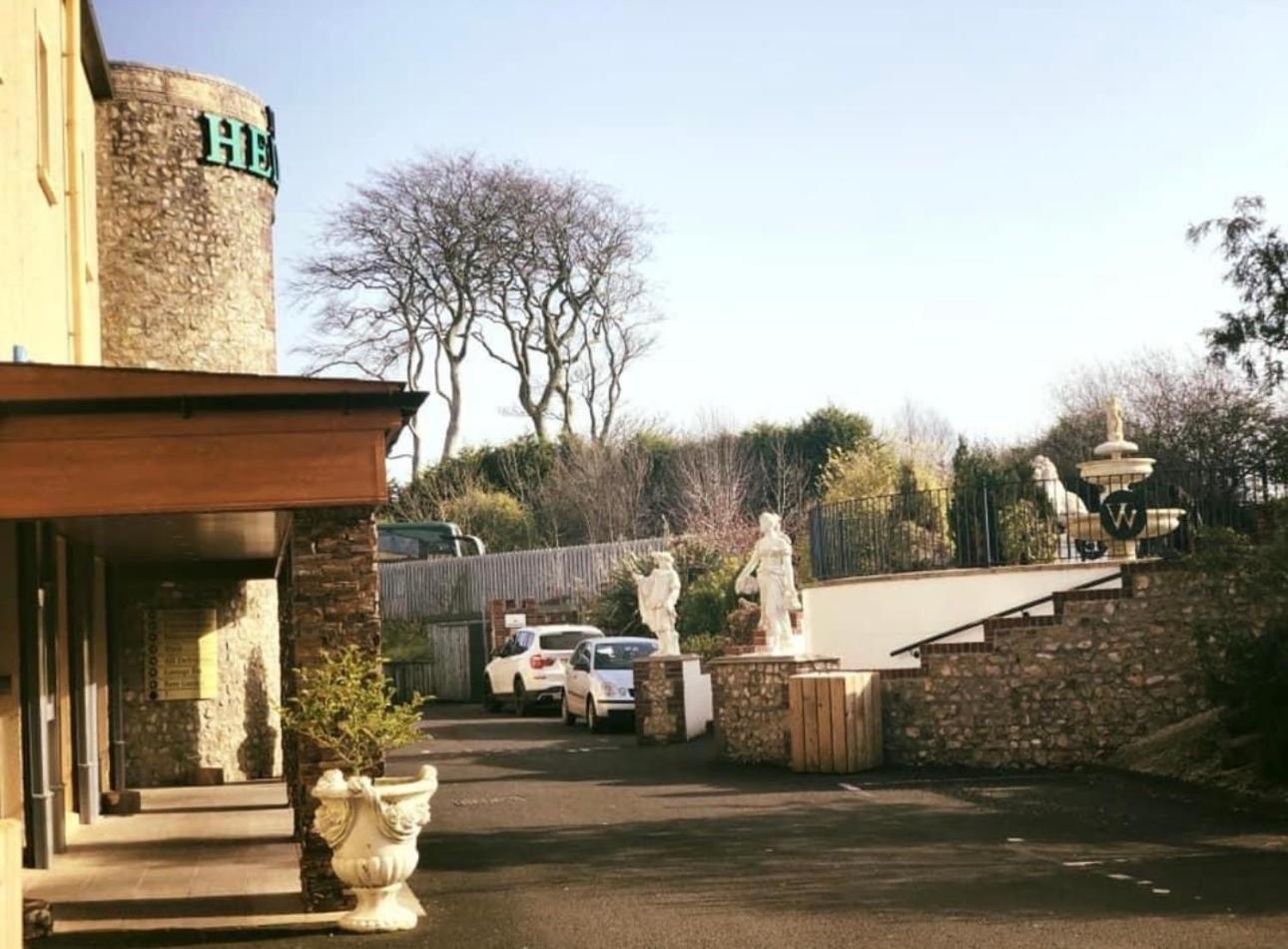 The Hedges Hotel Stranocum Екстер'єр фото