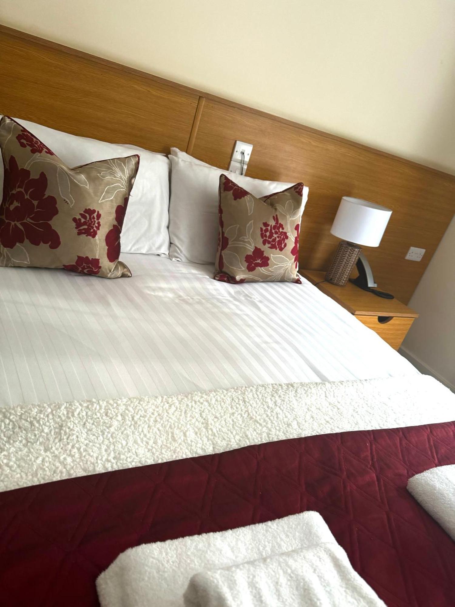 The Hedges Hotel Stranocum Екстер'єр фото