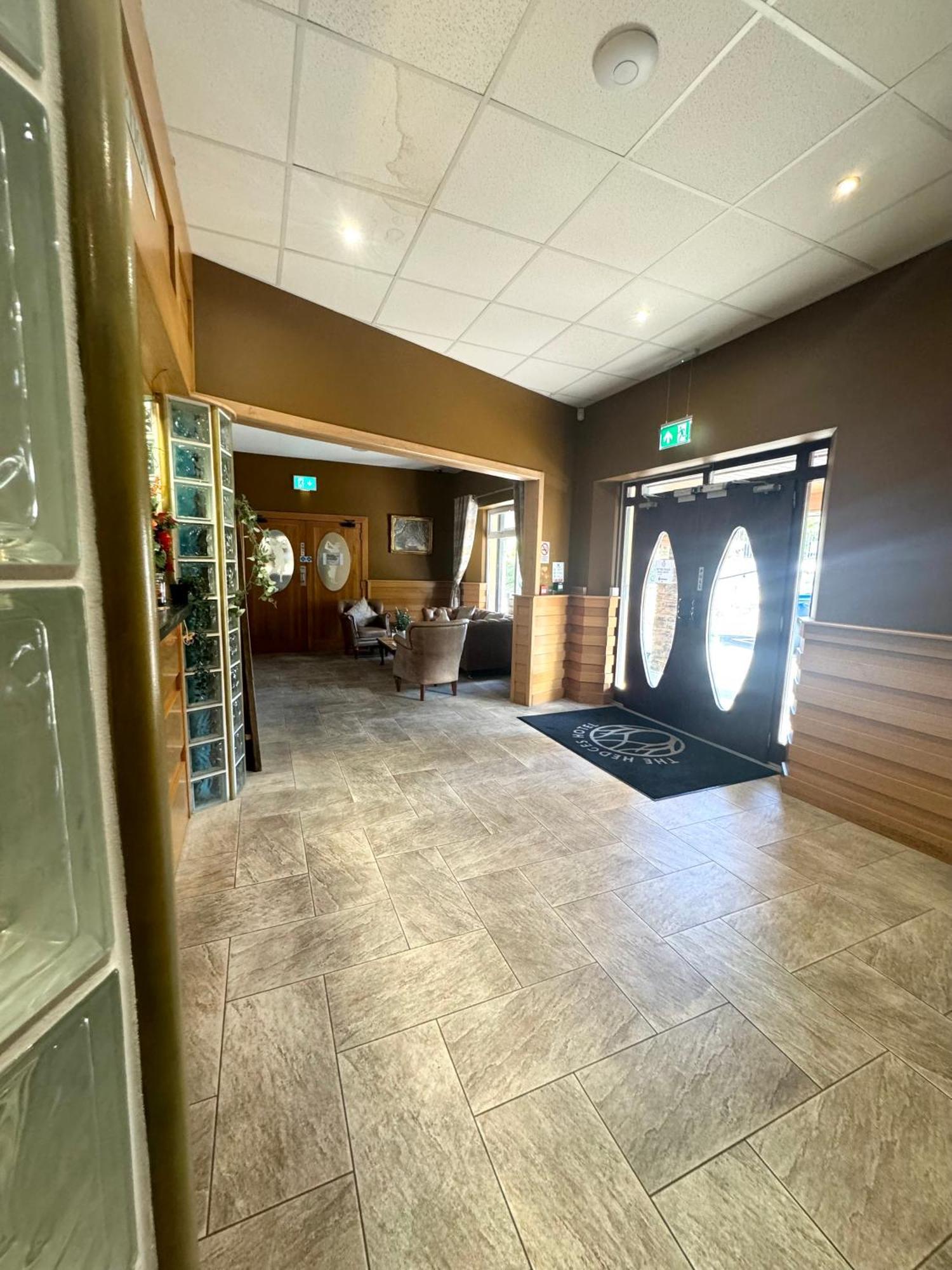 The Hedges Hotel Stranocum Екстер'єр фото