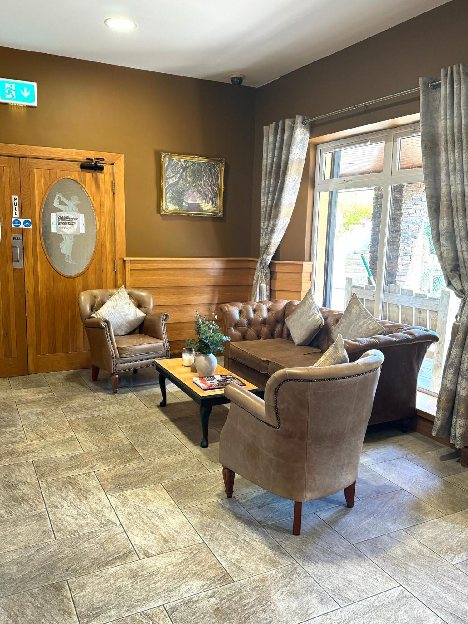 The Hedges Hotel Stranocum Екстер'єр фото