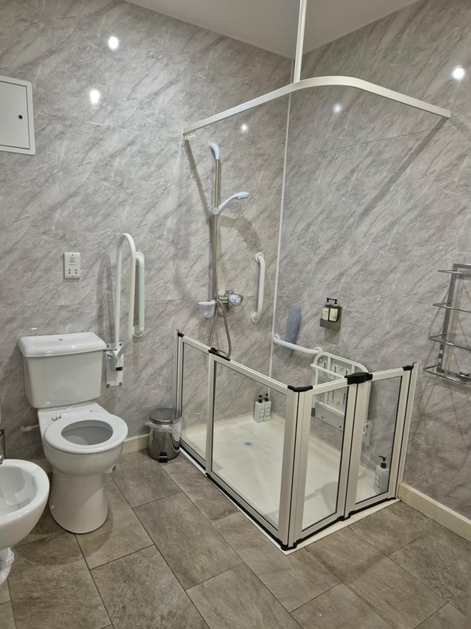 The Hedges Hotel Stranocum Екстер'єр фото