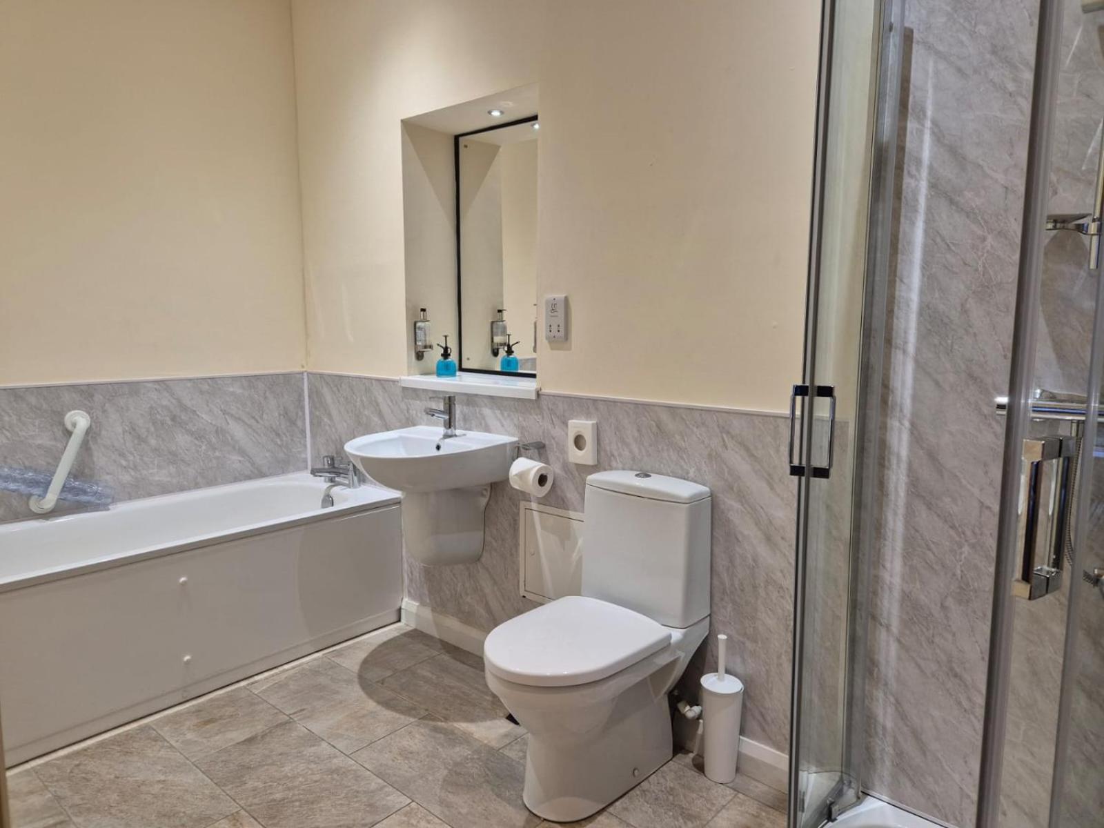 The Hedges Hotel Stranocum Екстер'єр фото