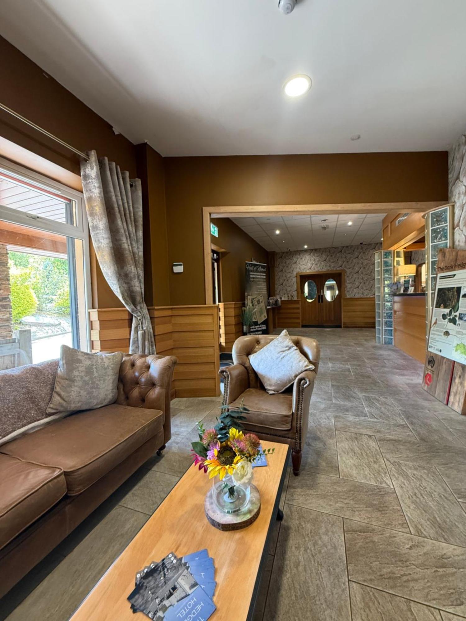 The Hedges Hotel Stranocum Екстер'єр фото