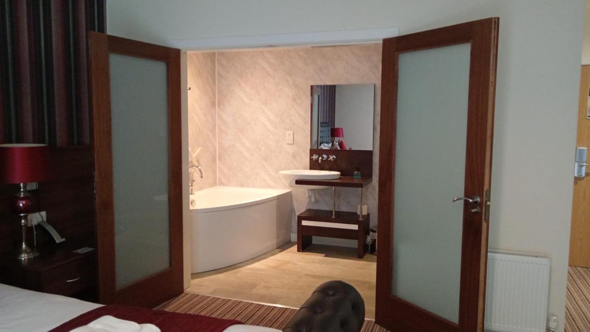 The Hedges Hotel Stranocum Екстер'єр фото